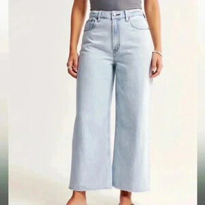 ABERCROMBIE Curve Love High Rise Cropped Wide Leg Jean